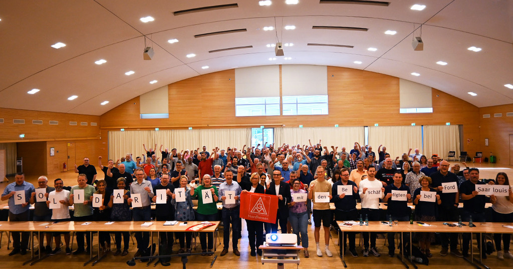 Zeigen Solidarität: Delegierte der IG Metall Nordhessen